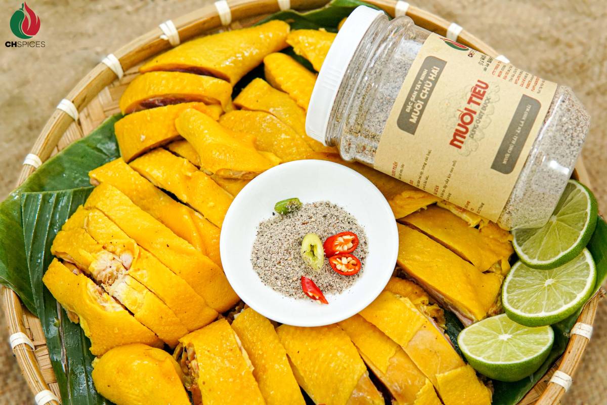 chen-muoi-tieu-chu-hai-ket-hop-cung-tac-chanh-duong-tao-nen-nuoc-cham-hap-dan